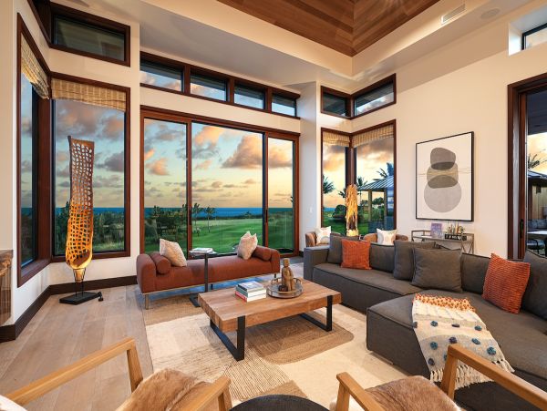 Six Bedroom Luxury Vacation Rental - Kauai Oceanfront Villa with Pool & Spa